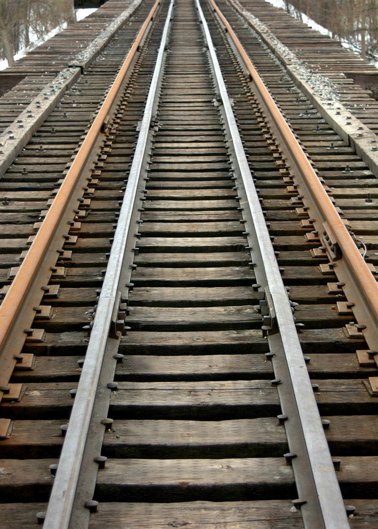 railroad_track_photo_nyreblog_com_.JPG
