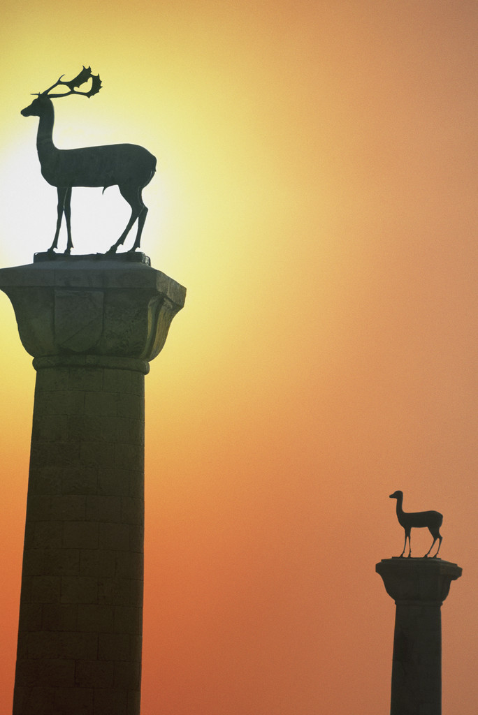 does_deer_pedestal_photo_nyreblog_com_.JPG
