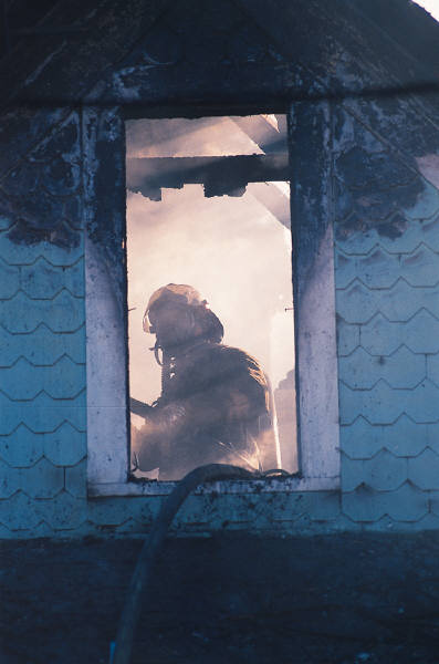 firefighter_blaze_photo_nyreblog_com_.JPG
