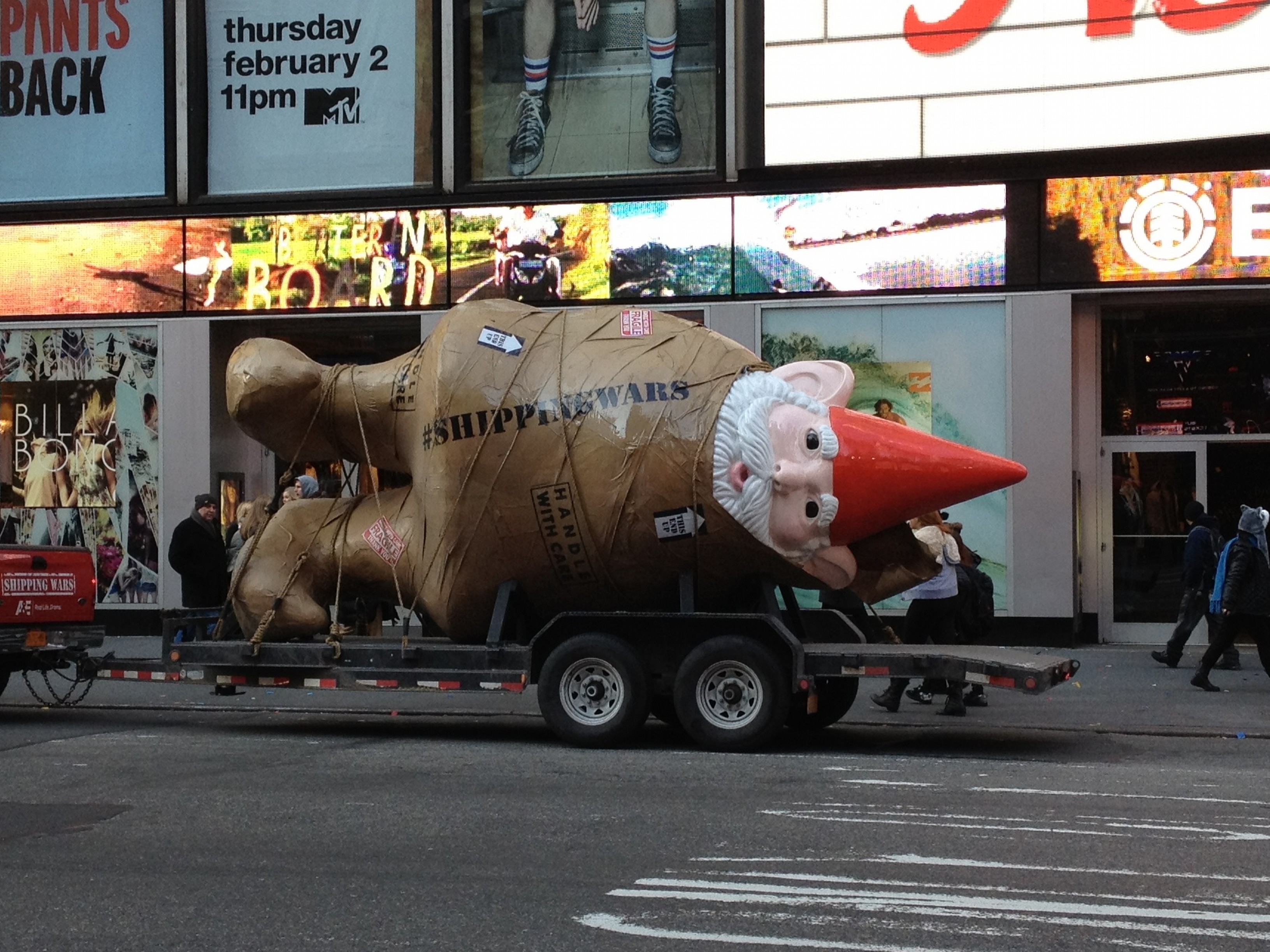 gnome_under_wraps_nyreblog_com_.JPG
