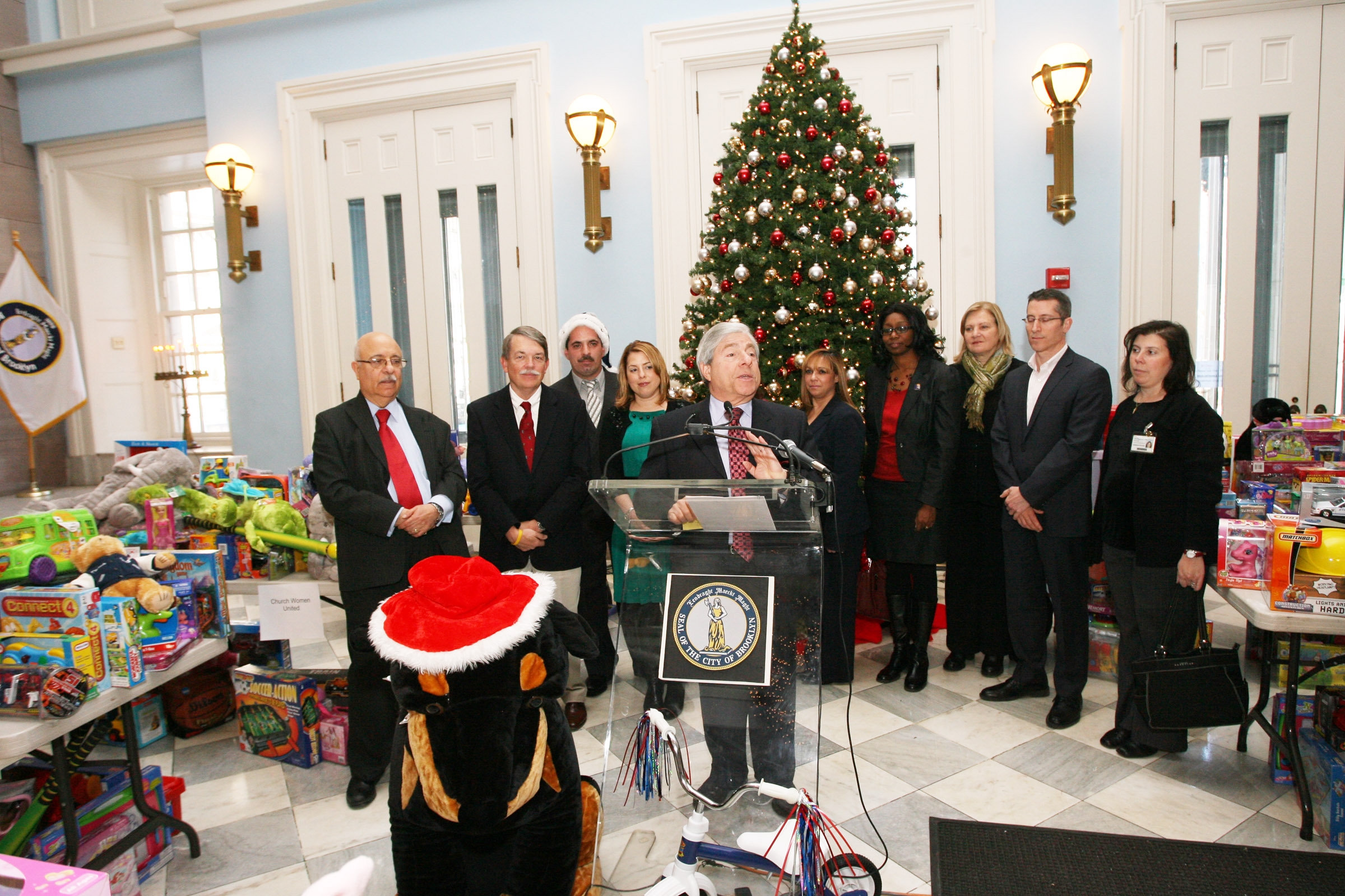 marty_xmas_2010_nyreblog_com_.JPG