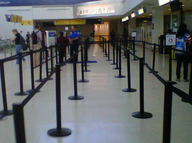 security_ewr_082911_nyreblog_com_.JPG