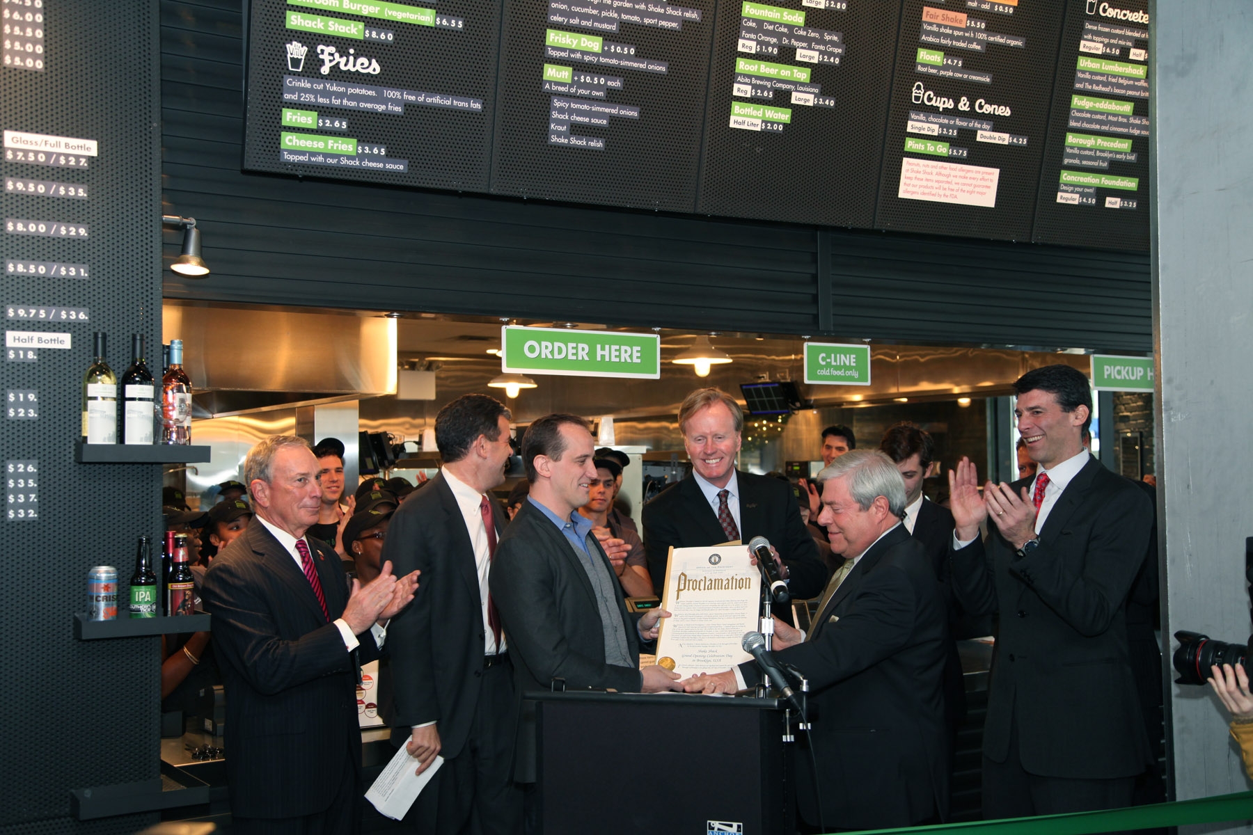 shake_shack_brooklyn_1211_opening_nyreblog_com_.JPG