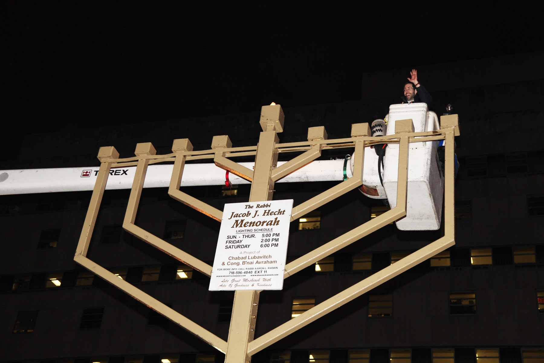 squadron_lights_menorah_2011_nyreblog_com_.JPG