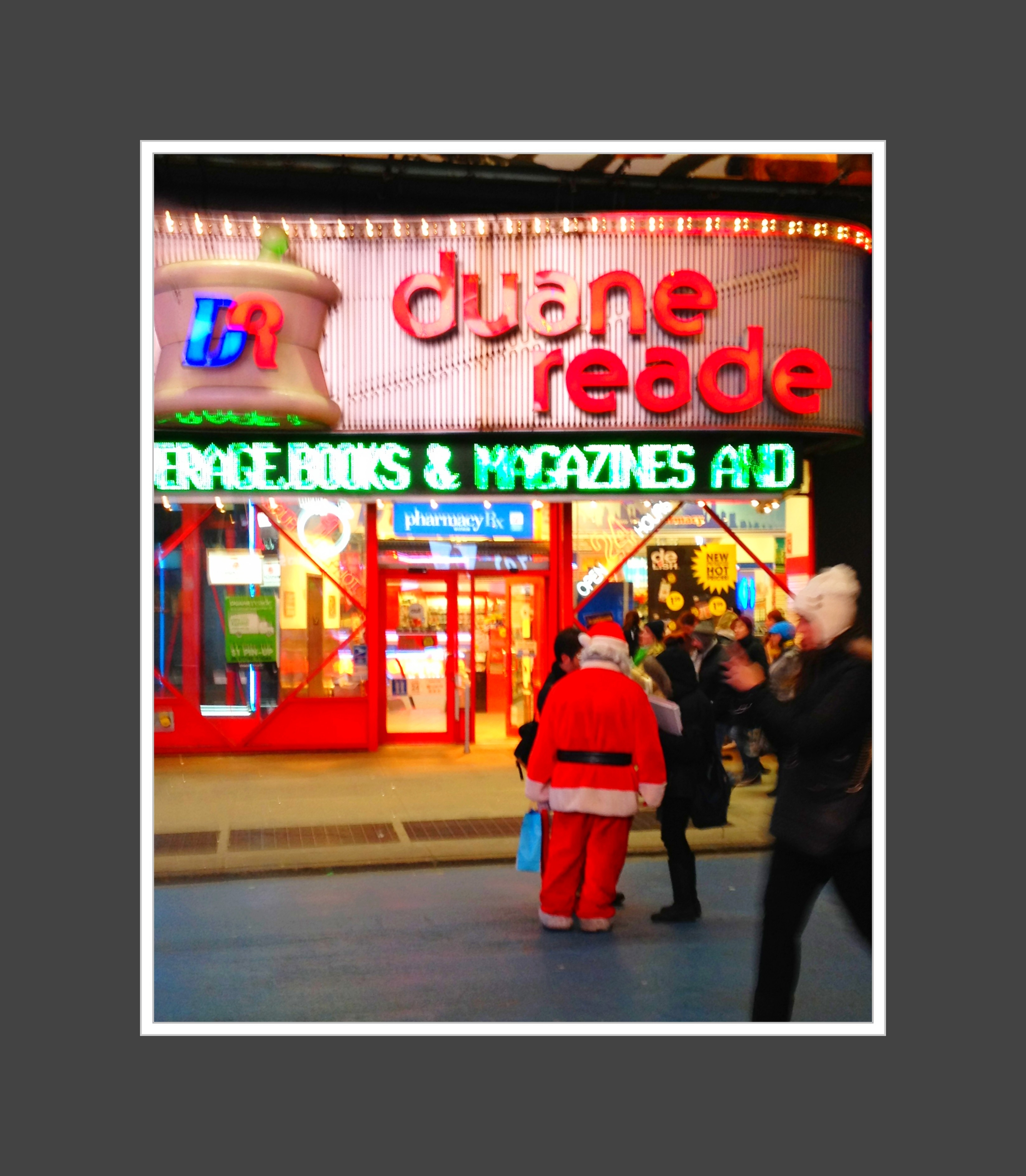 times_square_santa_1211_nyreblog_com_.JPG