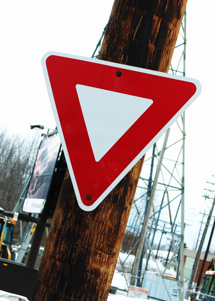 yield_sign_photo_nyreblog_com_.JPG
